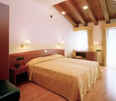 ホテル Ristorante Pedrocchi 2*